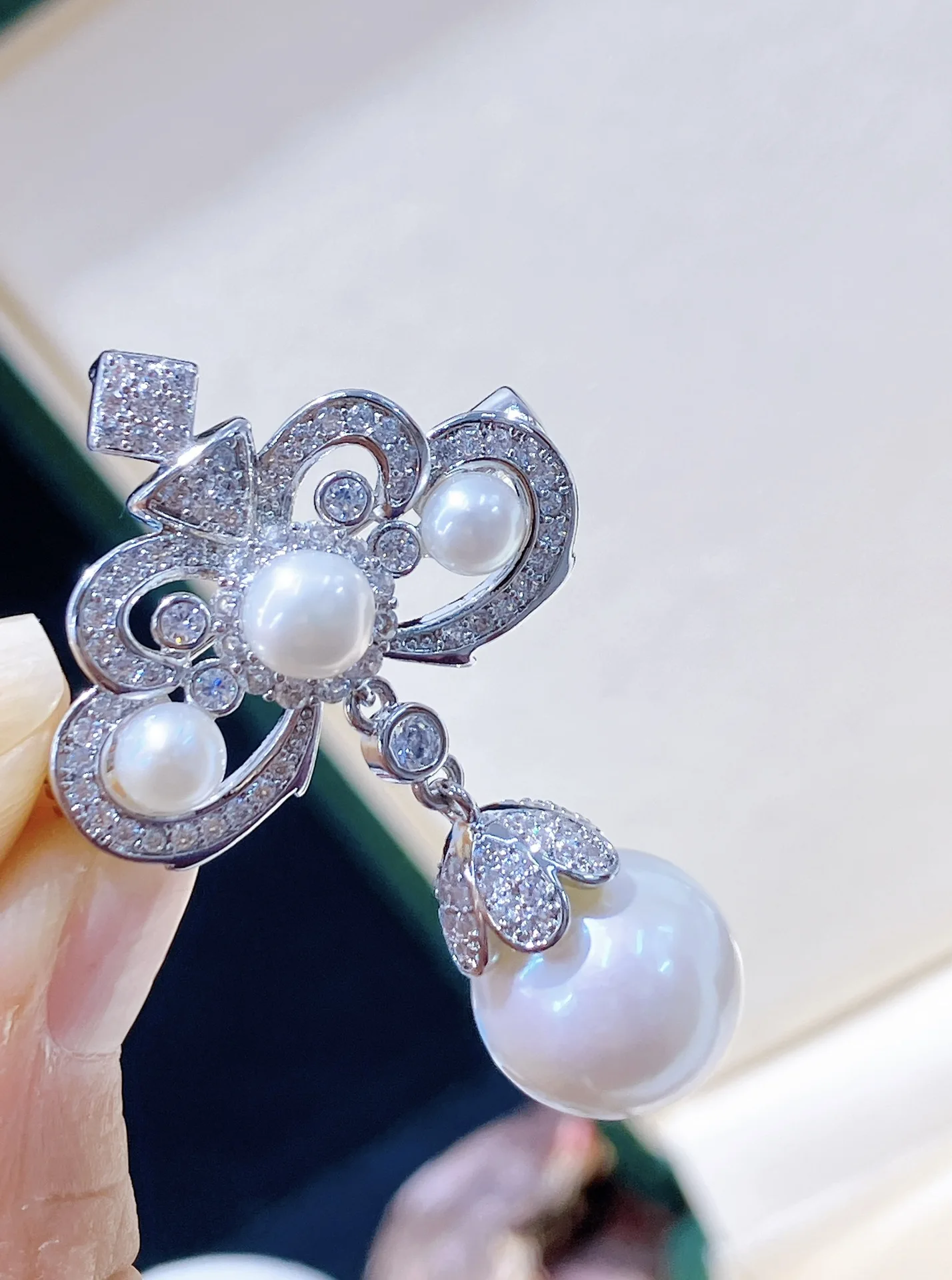 

Fashionable New Natural Freshwater Pearl Style Luxury Brooch Jewelry Women Breastpin