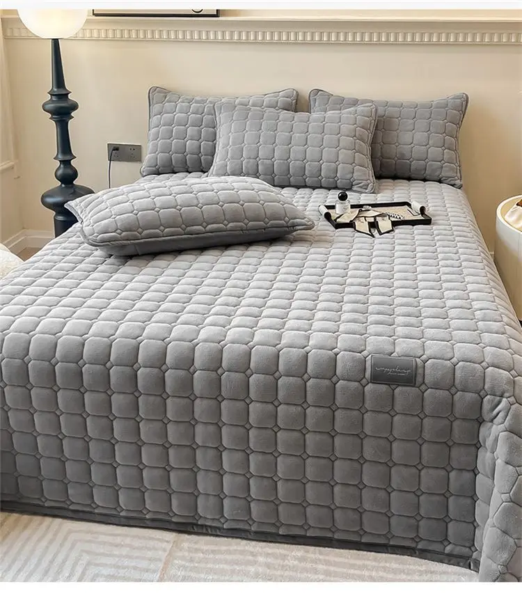 Description Picture 5 of itemThicken Quilted Warm Flannel Velvet Mattress Topper Couple Luxury Double Bed Bedspread Elastic Fitted Sheet Bed Protection Pad