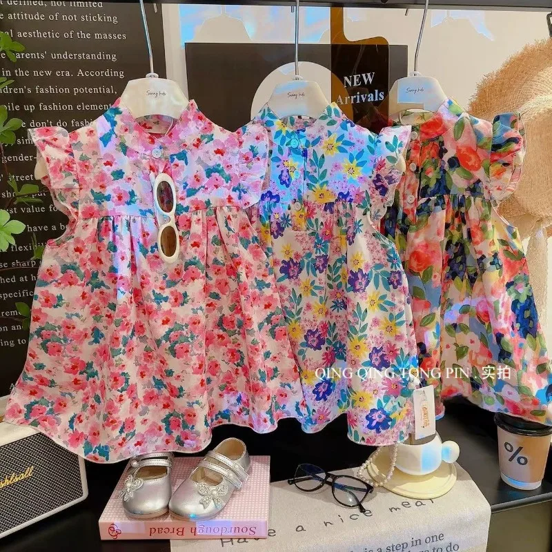 Girls' dress decorated with flowers