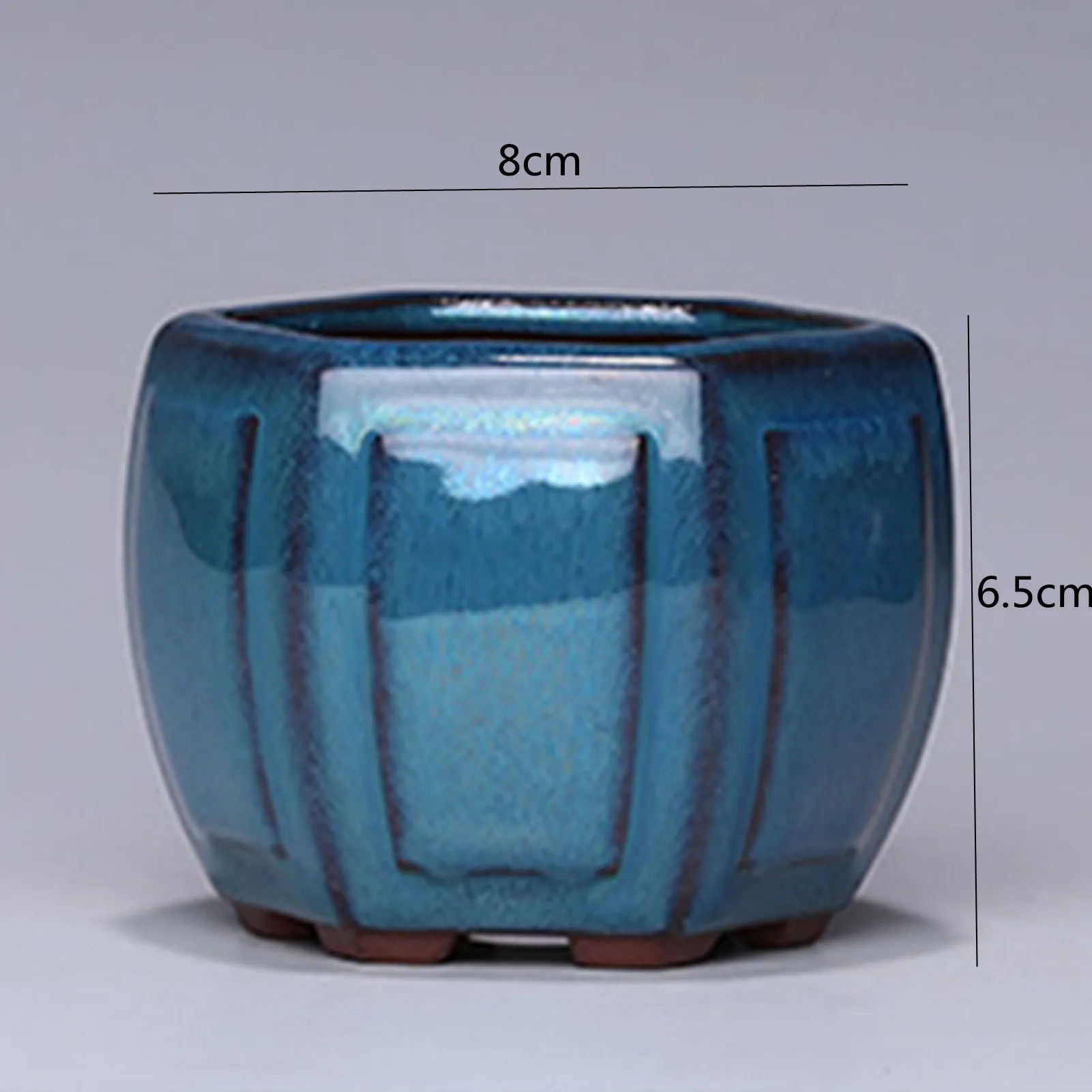 Hexagonale blauwe bonsaischaal — ribbelstructuur vangt het licht, 8 cm diameter