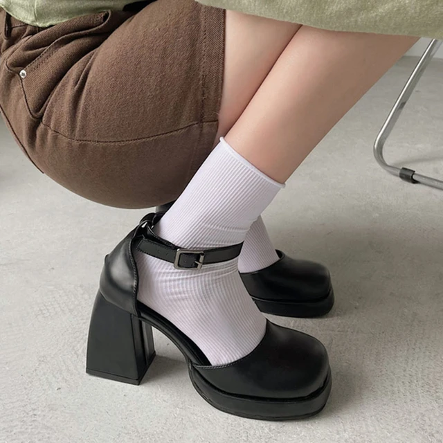 These '90s Shoe Trends Have Returned For Spring 2020 | Black mary jane shoes,  Fashion shoes heels, Trending shoes