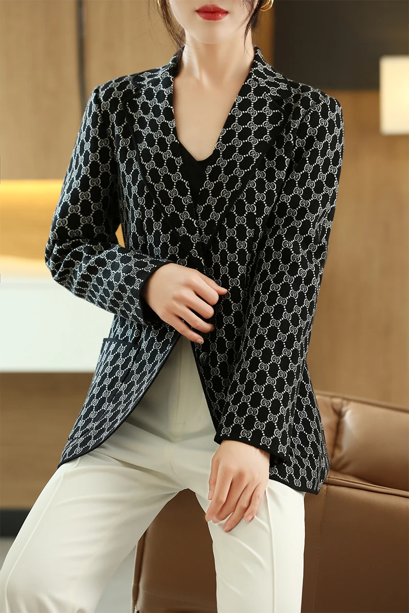 Рисунок 5 - Женский шерстяной вязаный кардиган