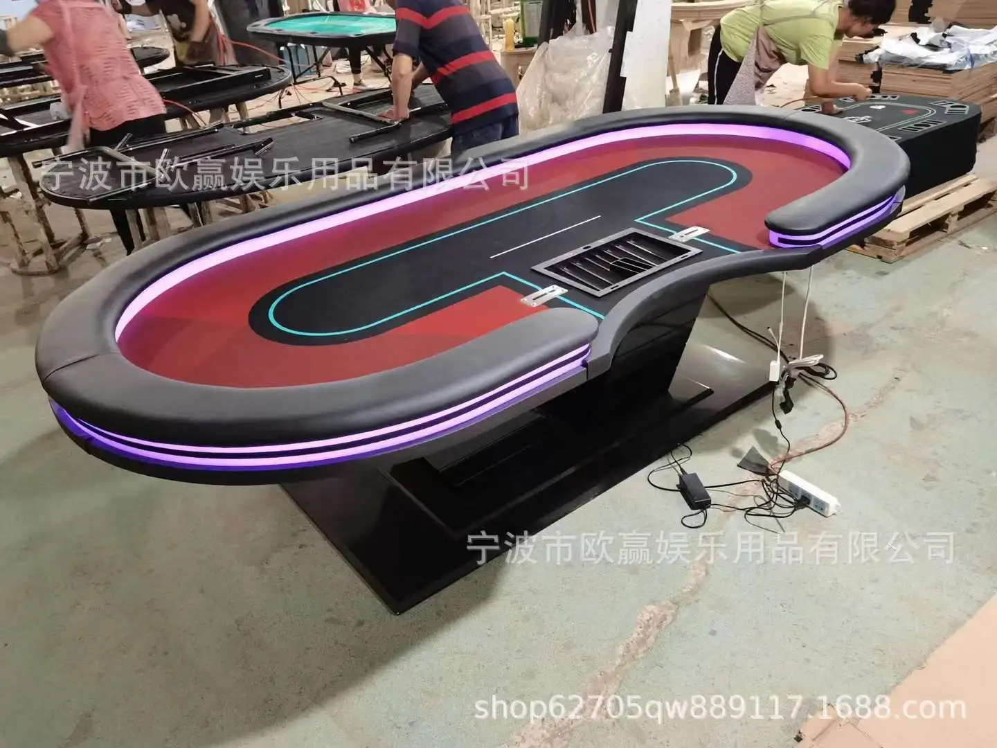

Texas Hold'em cards folded iron foot table folding table poker table spot chips De pounce table