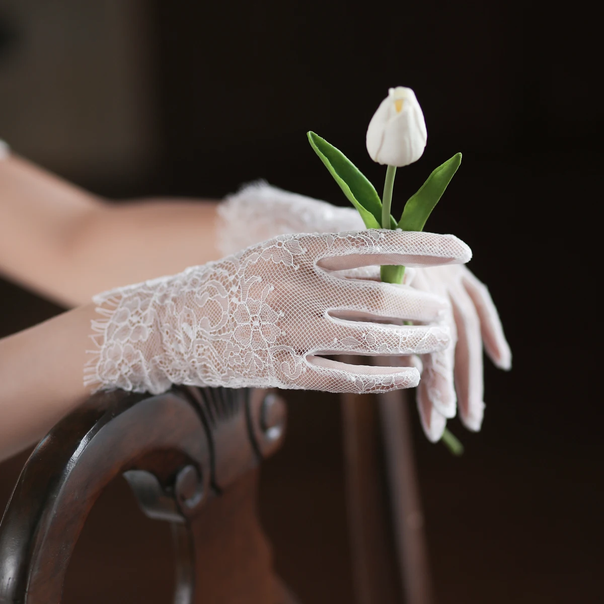 WG062 Wedding Bridal Short White Handmade Gloves Eyelash Lace Wrist Bridesmaid Gloves Women Pageant Prom Perform Handschuh lace gloves wedding dress gloves