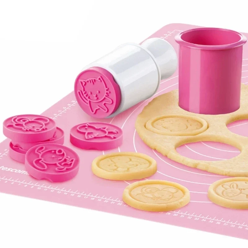 Cartoon Cookies Stamps Molds 6PCS/Lot Plunger Chocolate Fondant Cake Embosser Cutter Bakeware Kitchen DIY Cake Decorating Tools