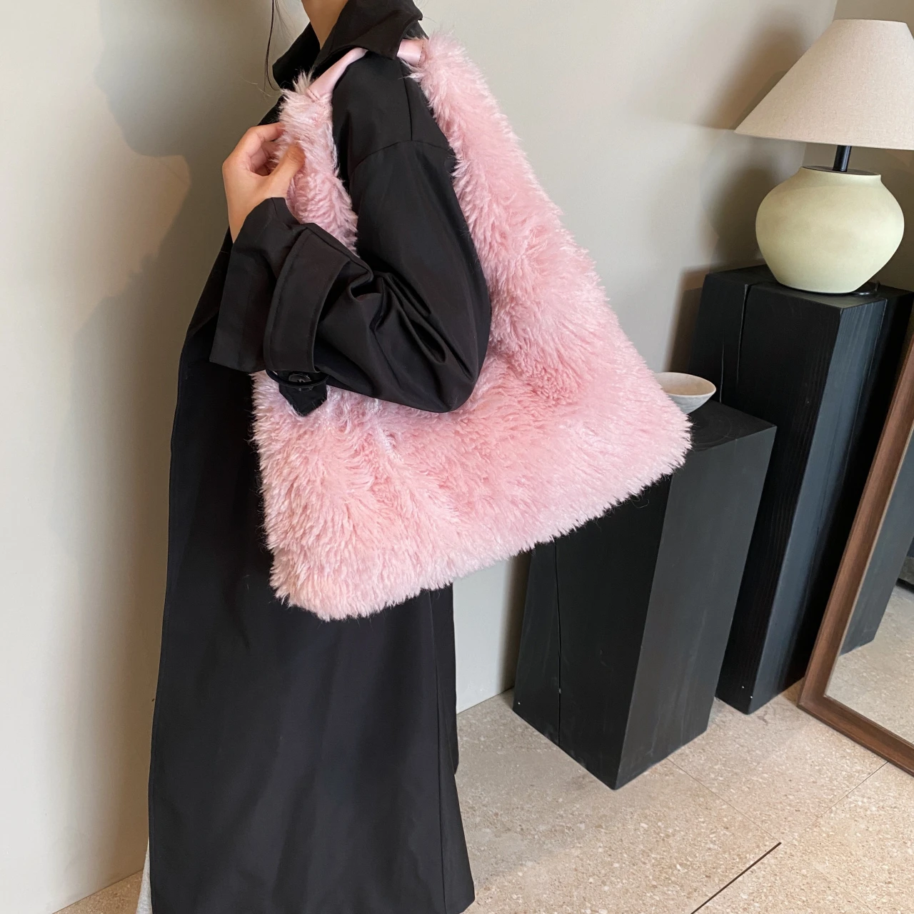 2024 Winter Frauen Tasche Mode Faux Pelz Schulter Tasche Weichen, Flauschigen Plüsch Handtasche Tote Große Kapazität Lamm Wolle Einkaufstasche Dame – Detail 11