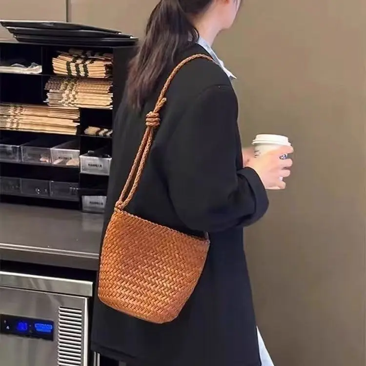 2026 Trendige gewebte Schulter-Bucket-Bag mit großem Fassungsvermögen, französische Ästhetik, Nischen-Textur, Alltagstasche