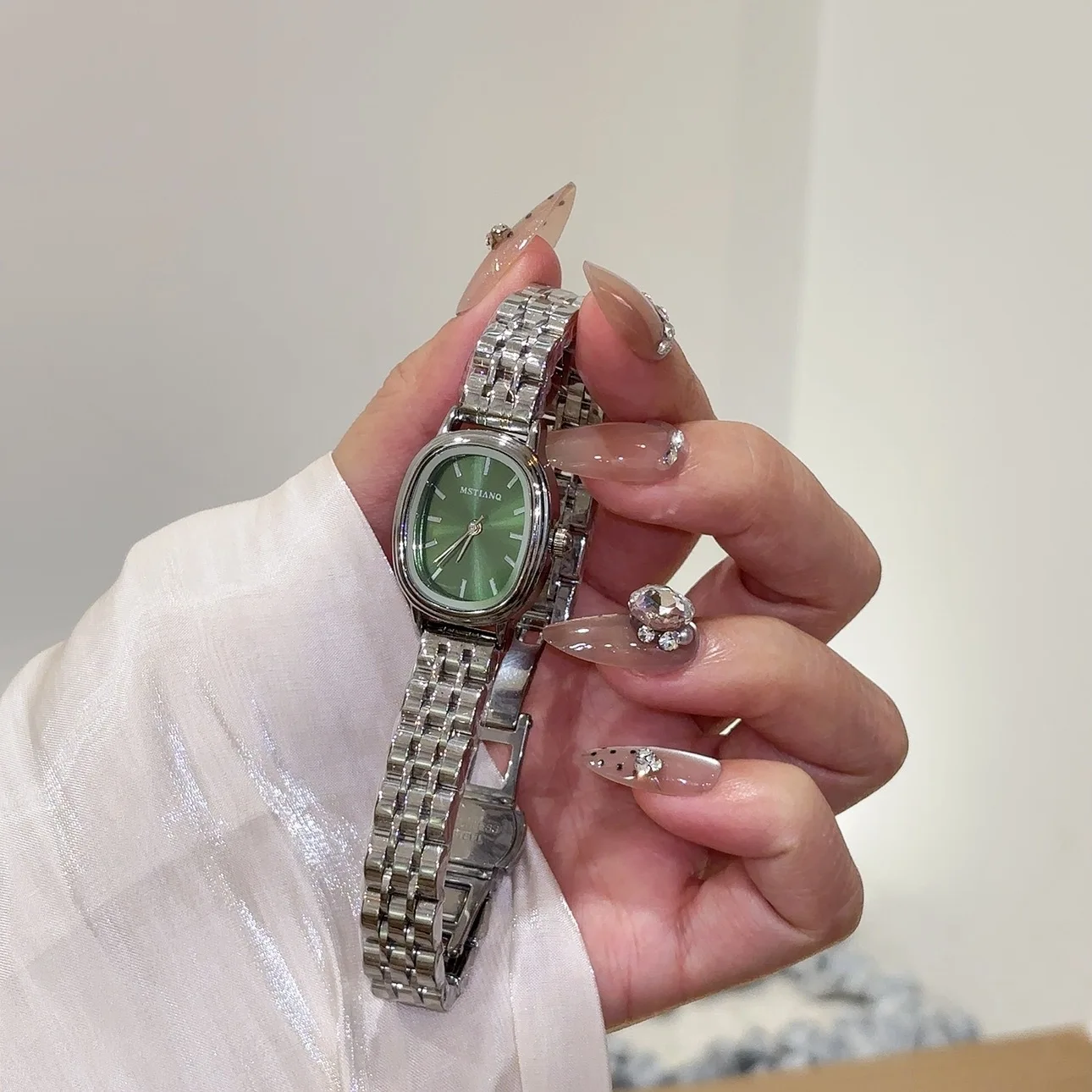 Bekannte Marken-Damenuhr mit Kleinem Ovalem Zifferblatt, Grüne Quarzuhr, Luxuriöses Geschenk für Studentinnen, Armbanduhren im Dropshipping-Verfahren, Relojes Para Mujer – Detail 4