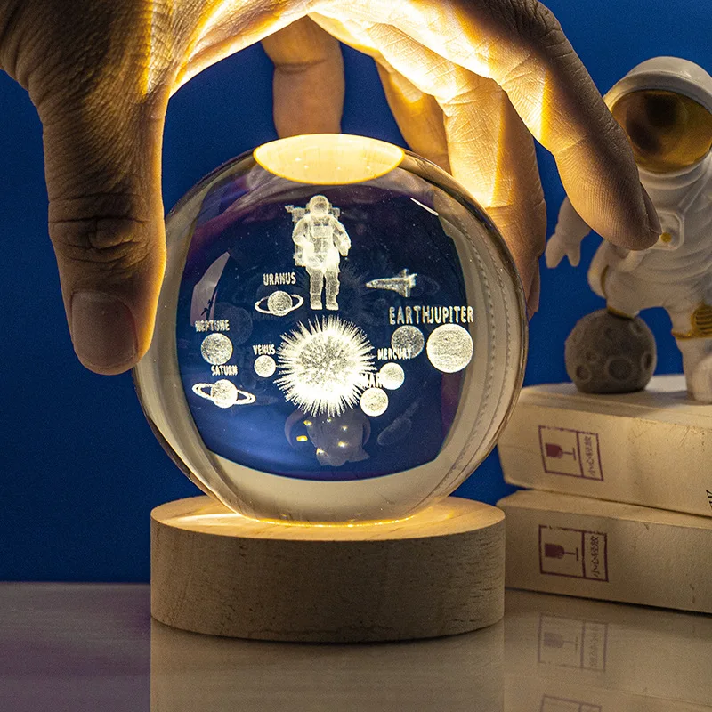 1PC LED Bola de Cristal Planetas do Sistema Solar 3D Bola de Cristal Clara  Gravada Bola de Vidro Fotografia & Bola Decorativa para Casa Presente,4,8cm