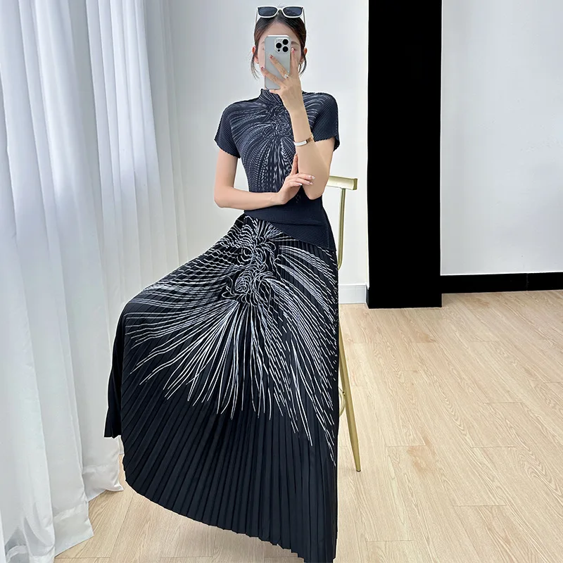 

High End Temperament Women's Pleated Tight Fitting Thin Pullover Half Round Neck Printed Short Sleeved T-shirt+pleated Skirt