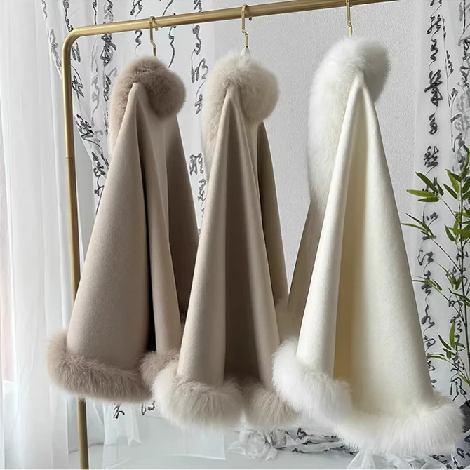 Luxuriöser Umhang aus 100 % reiner Wolle mit echtem Fuchspelz-Schal, modische, hochwertige Winter-Ponchos, eleganter Brautumhang – Detail 25