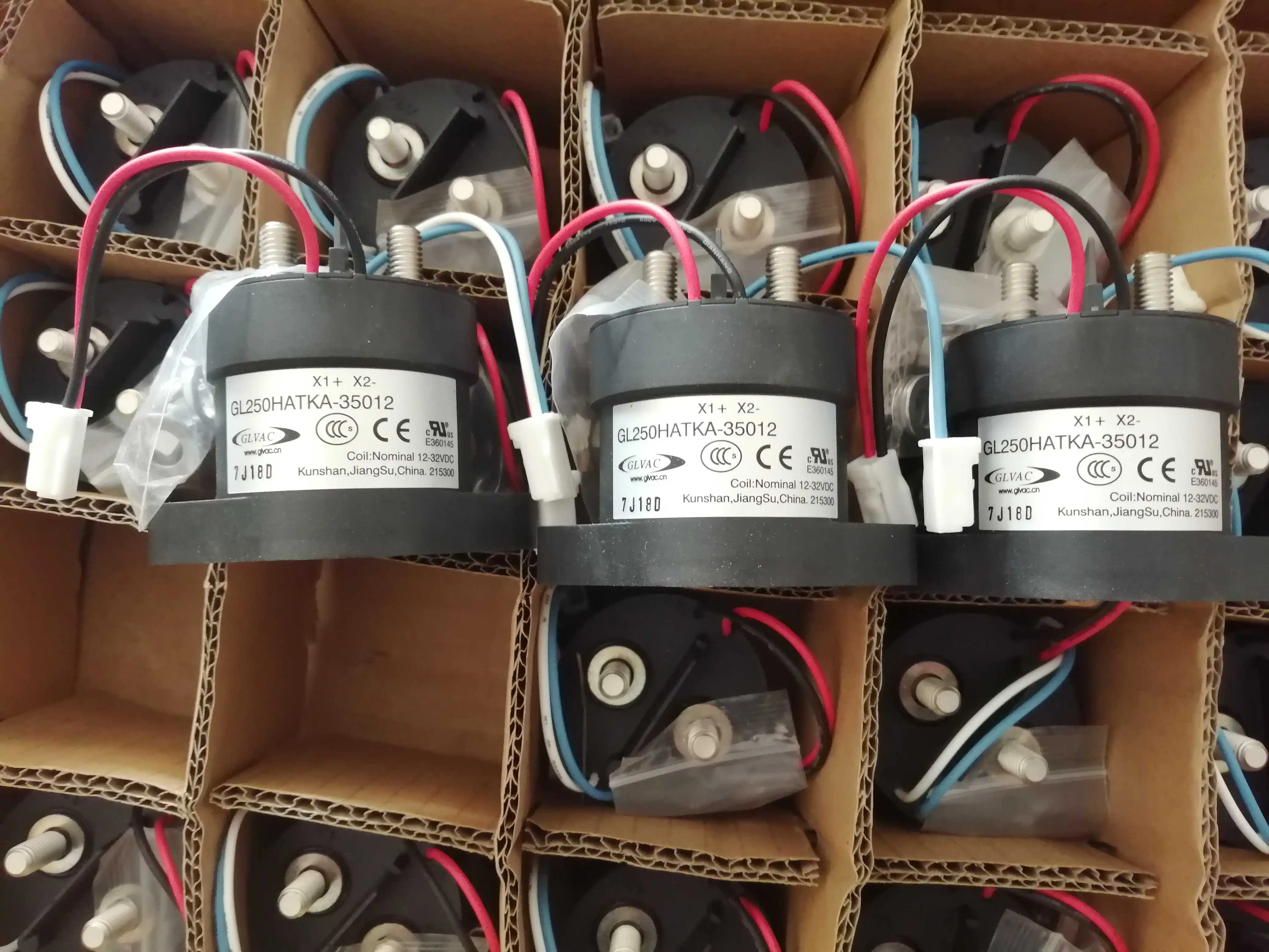 

Guoli в а высоковольтный контактор постоянного тока DC12 32 В реле GL250HATKA-35012