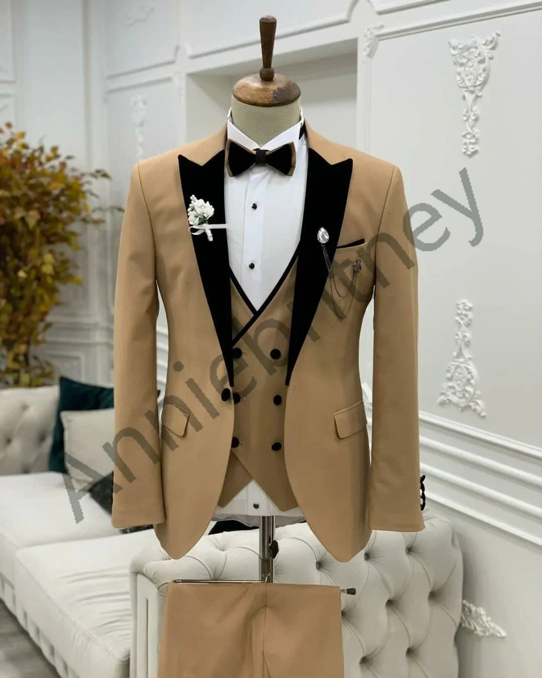 Description Picture 6 of item2024 Elegant Formal Wedding Men Suits Groom Tuxedo Prom Slim Fit Blazers Hombre High Quality Custom 3 Piece Set Costume Homme