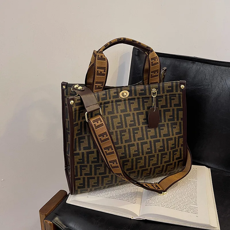 Spring Personality Leisure Luxury Design Single Shoulder Crossbody Bag for Commuter shoulder bag lady messenger bag