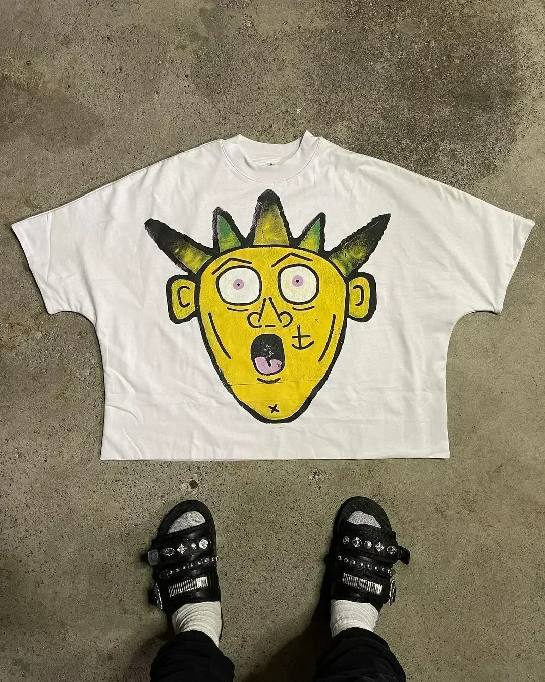 thumbnail image 1 of Camisetas con estampado gráfico de letras de calle retro americanas estilo hip hop, camisetas Y2k de gran tamaño para parejas, ropa gótica Harajuku para hombres y mujeres, 1 of 5