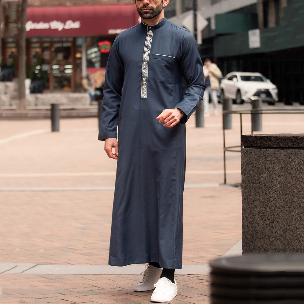 

Muslimische Robe Islam Männer Kleidung handgemachte bestickte graue einfache Robe Fashion men's clothing