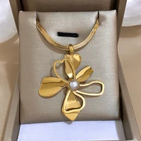 Trendy Hollow Flower Pearl Pendant Necklace for Women Elegant Gold Plated Stainless Steel Floral Neck Chain Jewelry Gifts