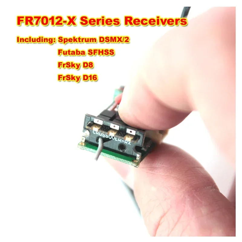 Récepteur FPV Micro avec ESC Intégré 15A monté sur un drone F3P, câbles branchés.
