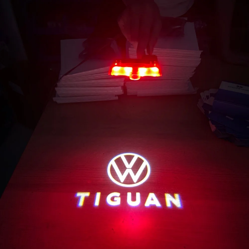 White VW TIGUAN