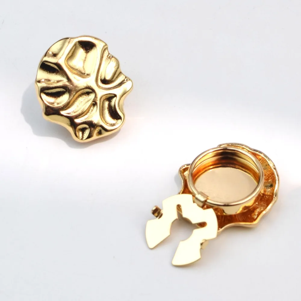 Fashion Metal Button Covers Detail