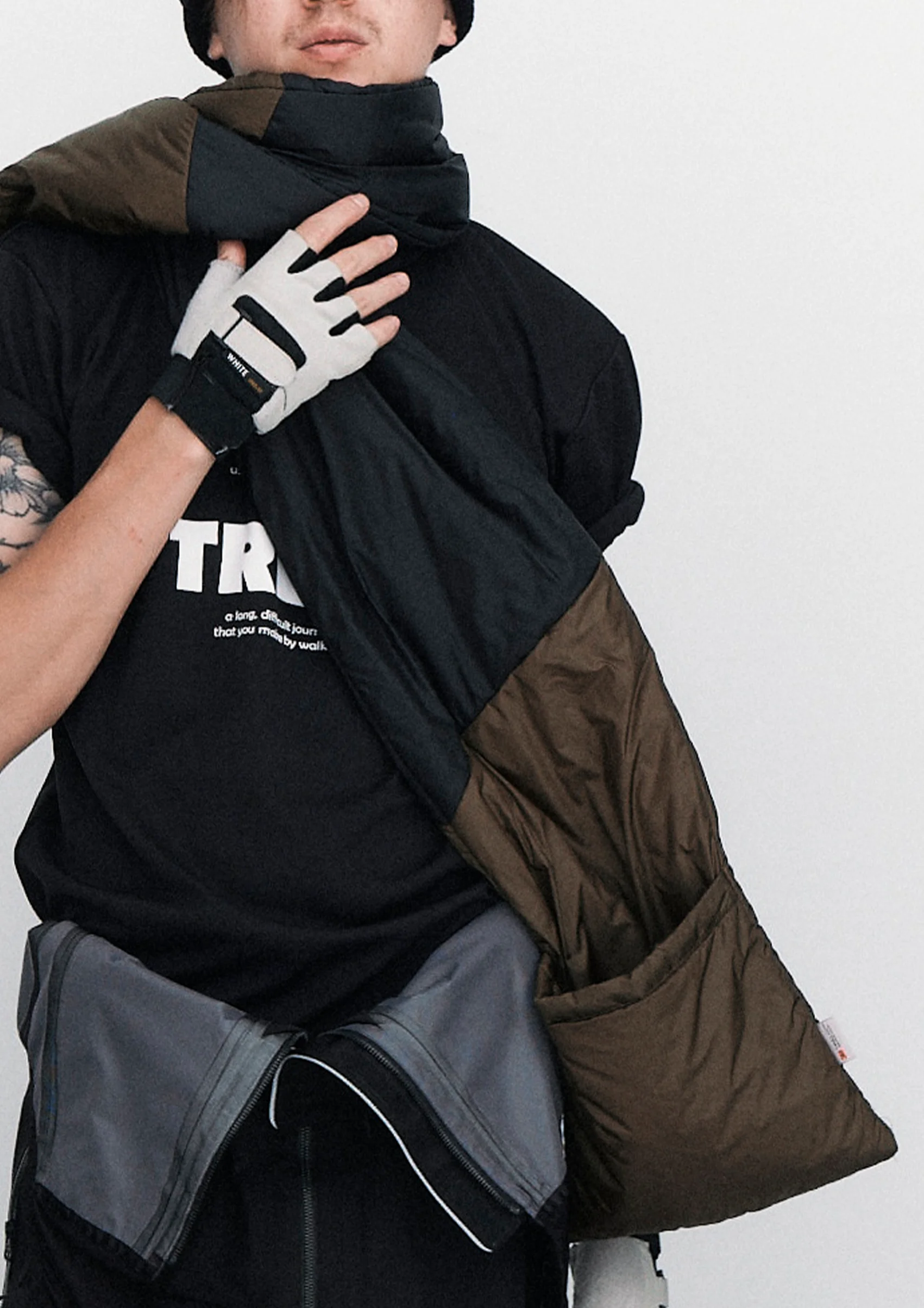 

Outdoor function: waterproof and warm, ski color-block scarf, men's and women's winter windproof pockets, neck bibs