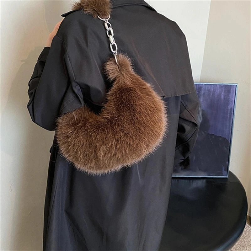 

Fashion Plush Underarm Purse Trendy Shoulder Bag Handbag for Autumn and Winter