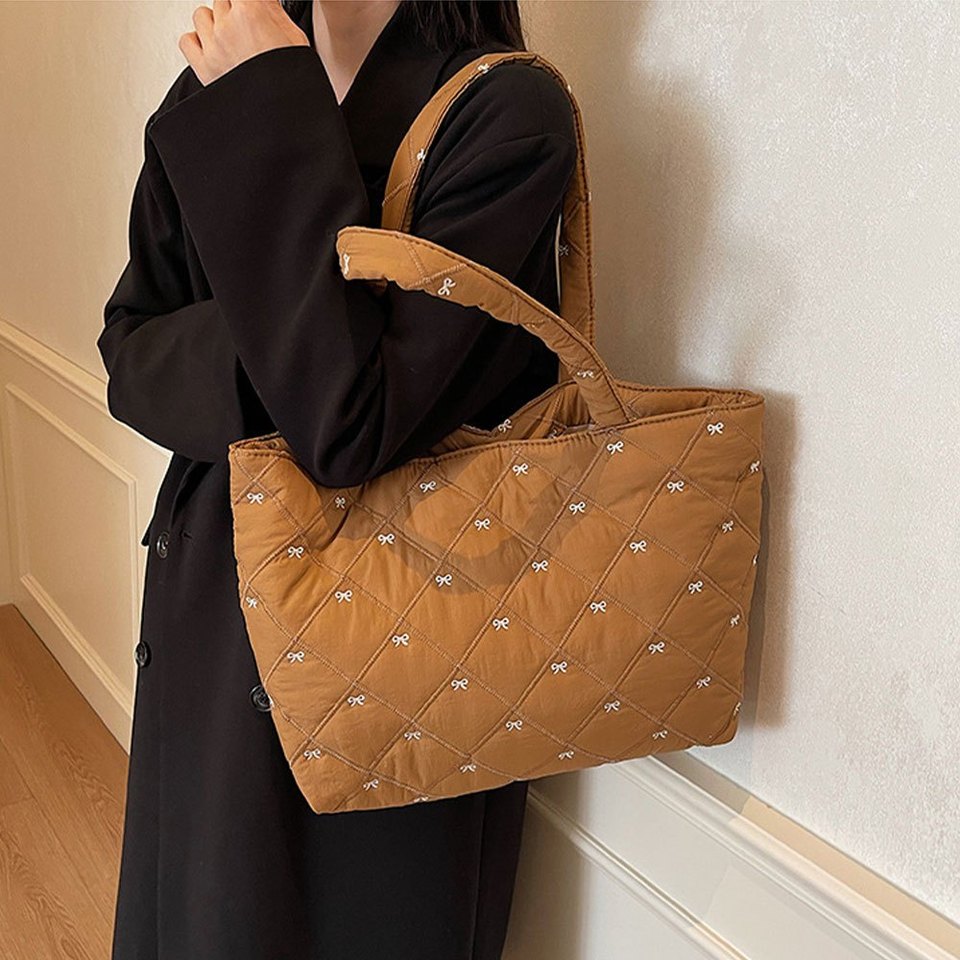Autumn Winter Fashion Quilting Shoulder Bag, Large Capacity Lightweight Commuting Tote Bag, Bow Embroidery Decorative Handbag