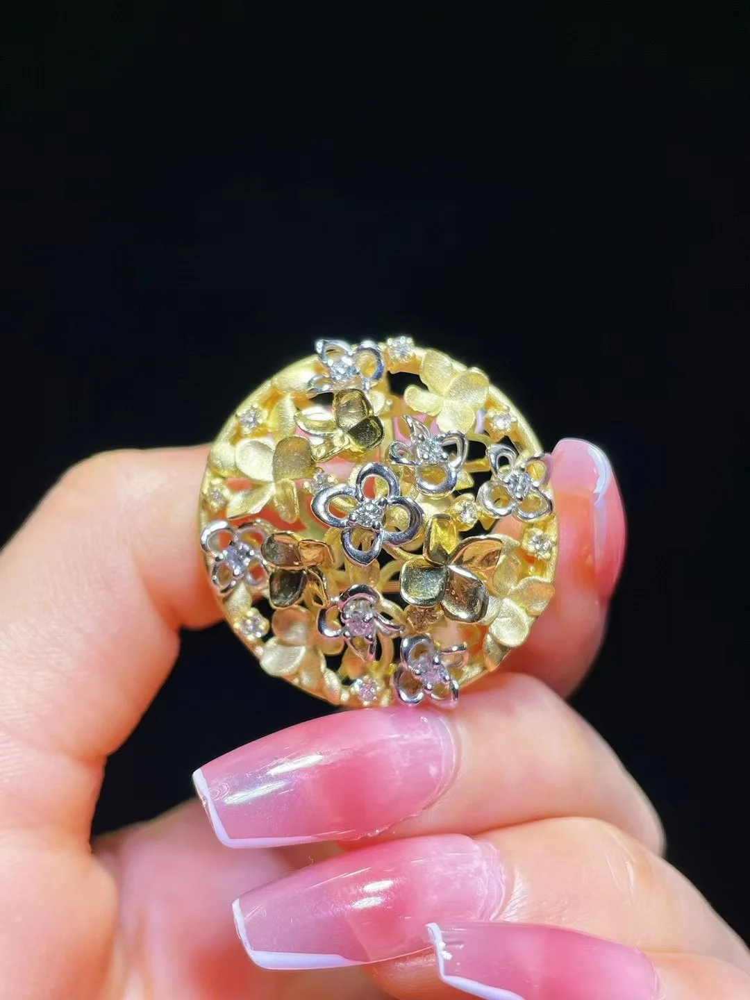 18Kgold flower roundel pendant & brooch double use diamond genuine jewelry fine women jewelry free shipping 11 S6d2e59a7493f4abfaa483003413b91d9m 18Kgold flower roundel pendant & brooch double use diamond genuine jewelry fine women jewelry free shipping