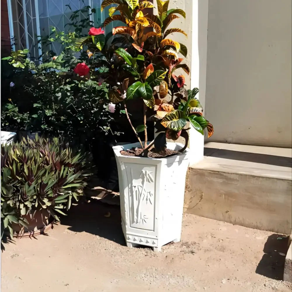 Cement Concrete Flower Pot Mold, Plastic Planter, Modern, Height 22cm, Flower Stand, Outdoor Planter, on Sale