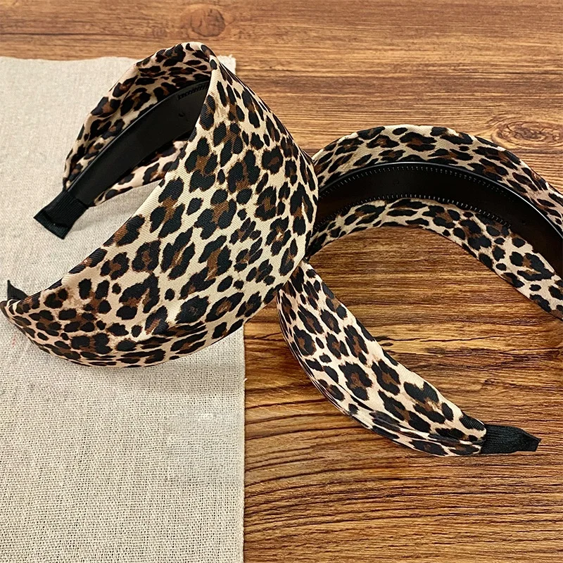 1 Stück stilvolles und modisches Stirnband mit breitem Rand und Leopardenmuster, einzigartiges Vintage-Haar-Reifen-Haar-Accessoire mit hoher Krone