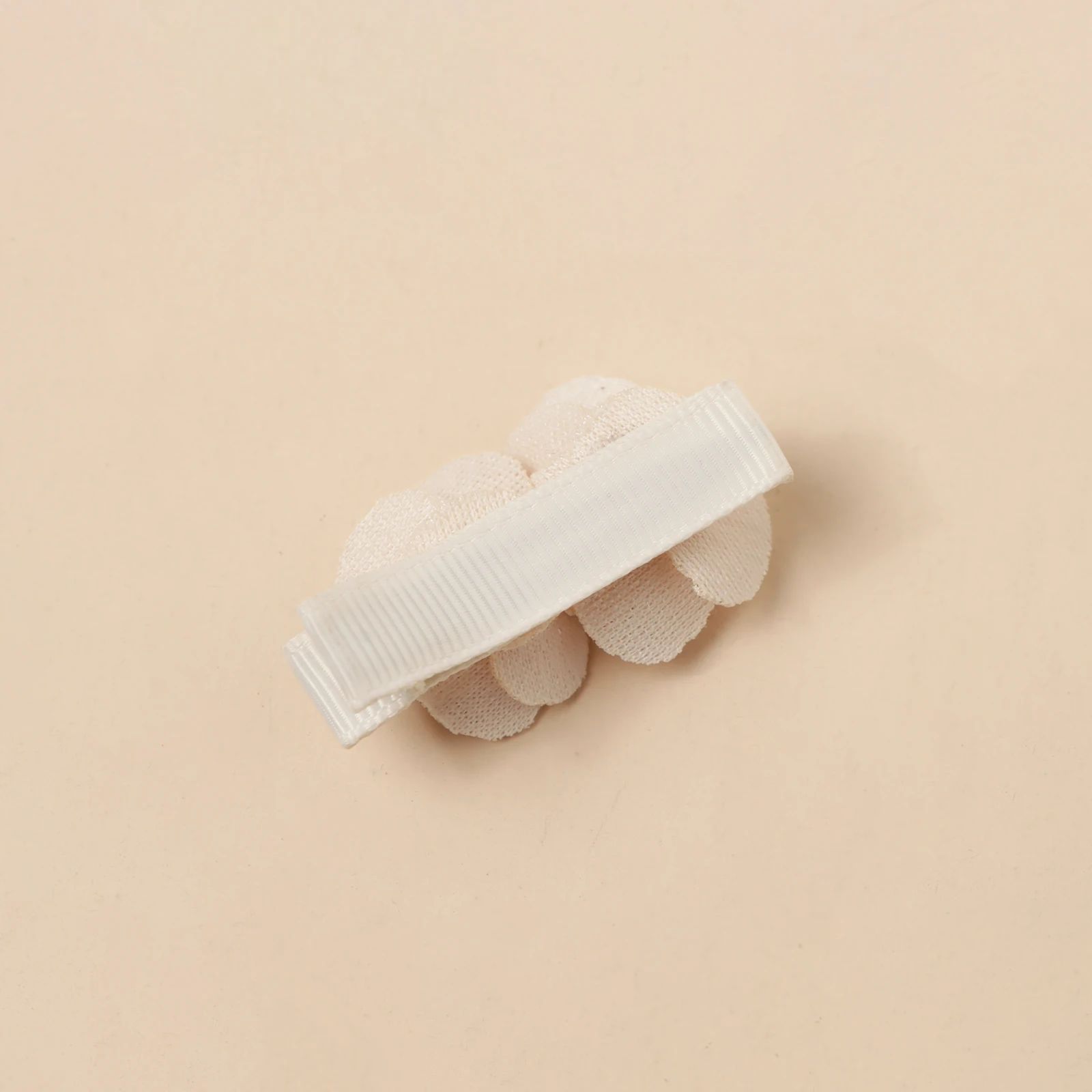 5pcs 베이지 시뮬레이션 꽃 소녀를위한 헝겊 클립 귀여운 미니 바레트 파티 사진 귀여운 장식 머리 친화적 인 머리핀