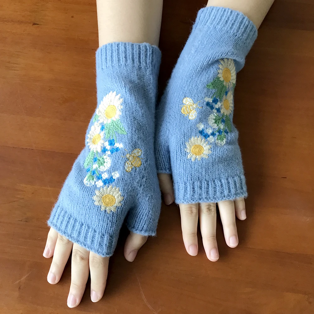 

Autumn and winter women's warm moth embroidered gloves Women's knitted half finger wool gloves