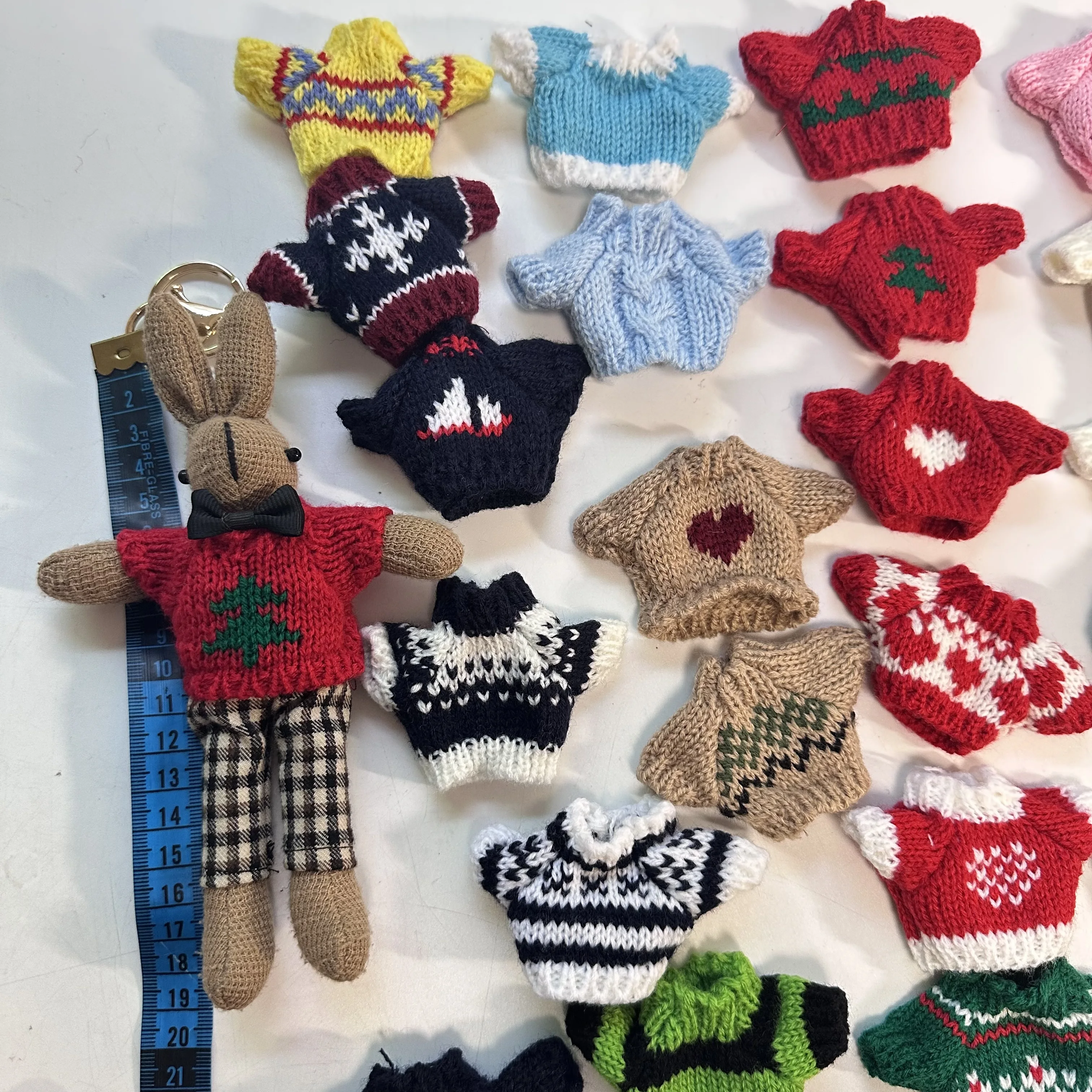 Set Di Vestiti All'Uncinetto Per Bambole – Maglione Con Bottoni E Cappello, Giallo