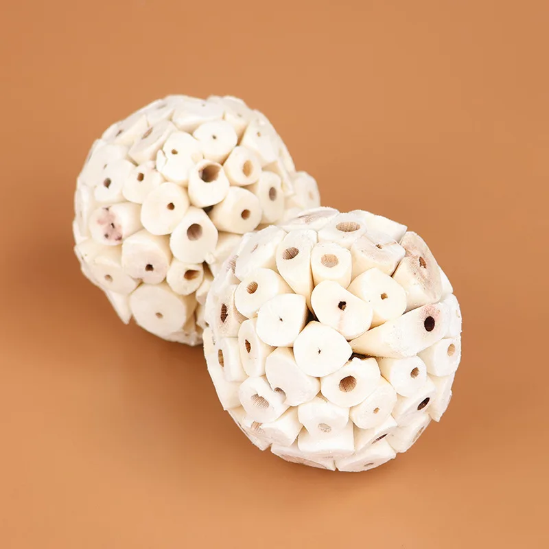 6cm/2.36in Bird Chew Toys Natural Sola Balls Soft Chew Shred Foraging Toy for Parrot Parrotlet Budgie Finch Macaw 1 Pc parrot toy bird toy