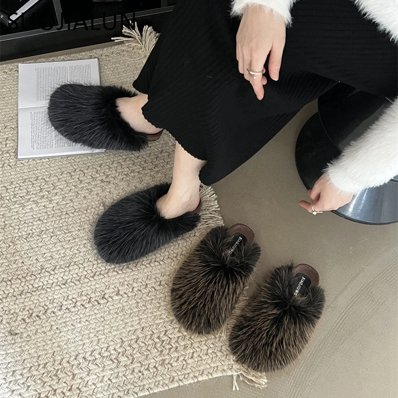 

SUOJIALUN 2023 Winter Women Flat Slipper Shoes Fashion Warm Plush Ladies Slip On Mules Shoes Round Toe Dress Furry Slides Shoes