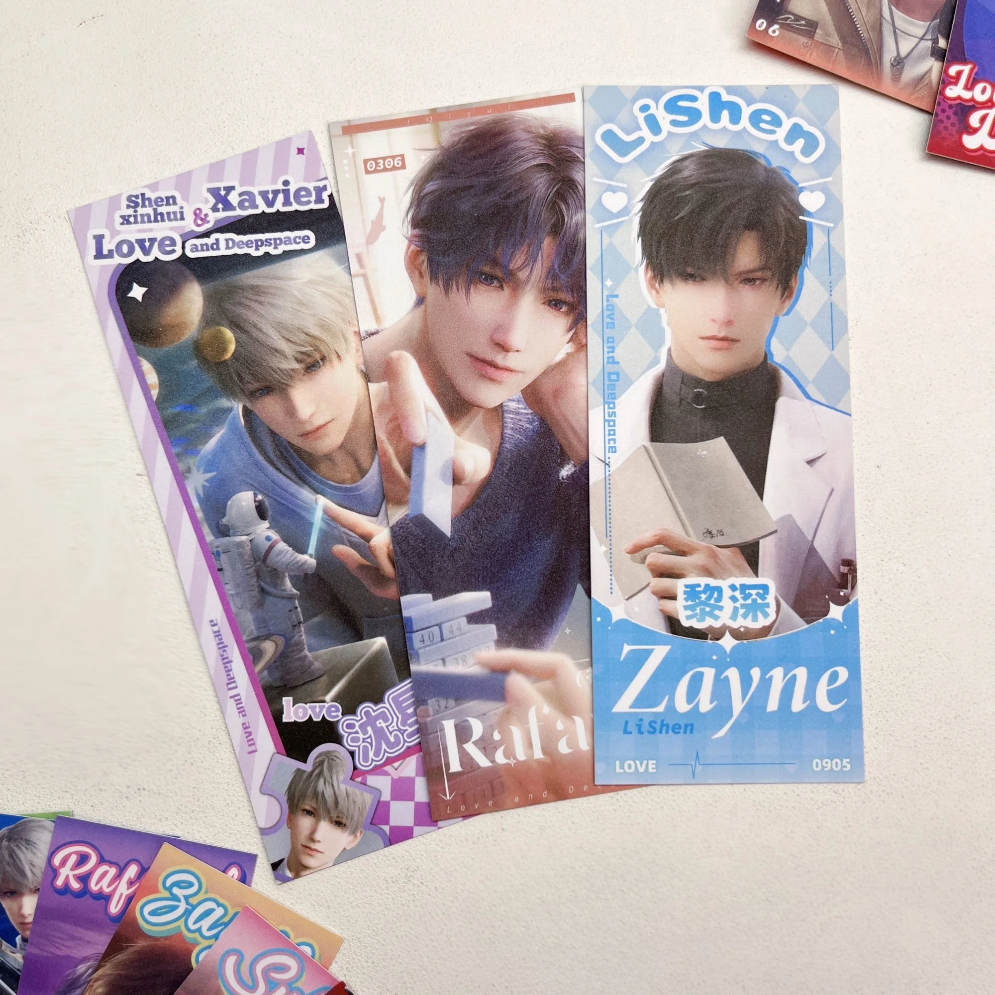28PCS 게임 러브 앤 딥스페이스 기프트 백 - 라파엘 자인 실러스 칼렙 로모 카드/엽서/북마크/포스터 세트