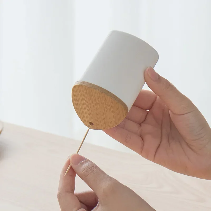

Home hotel minimalist pure white toothpick bottle