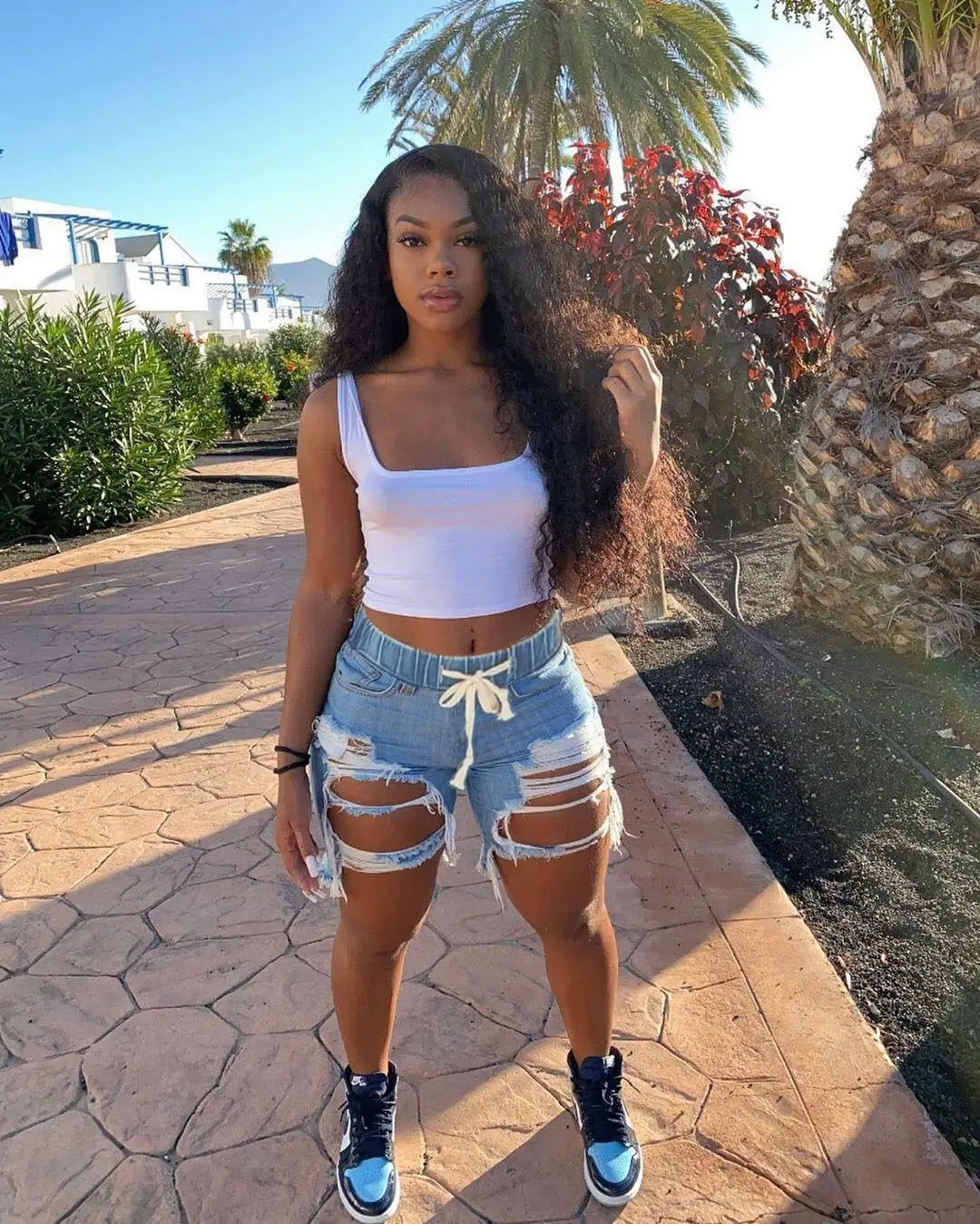 Рисунок 3 - Шорты женские джинсовые с завышенной талией