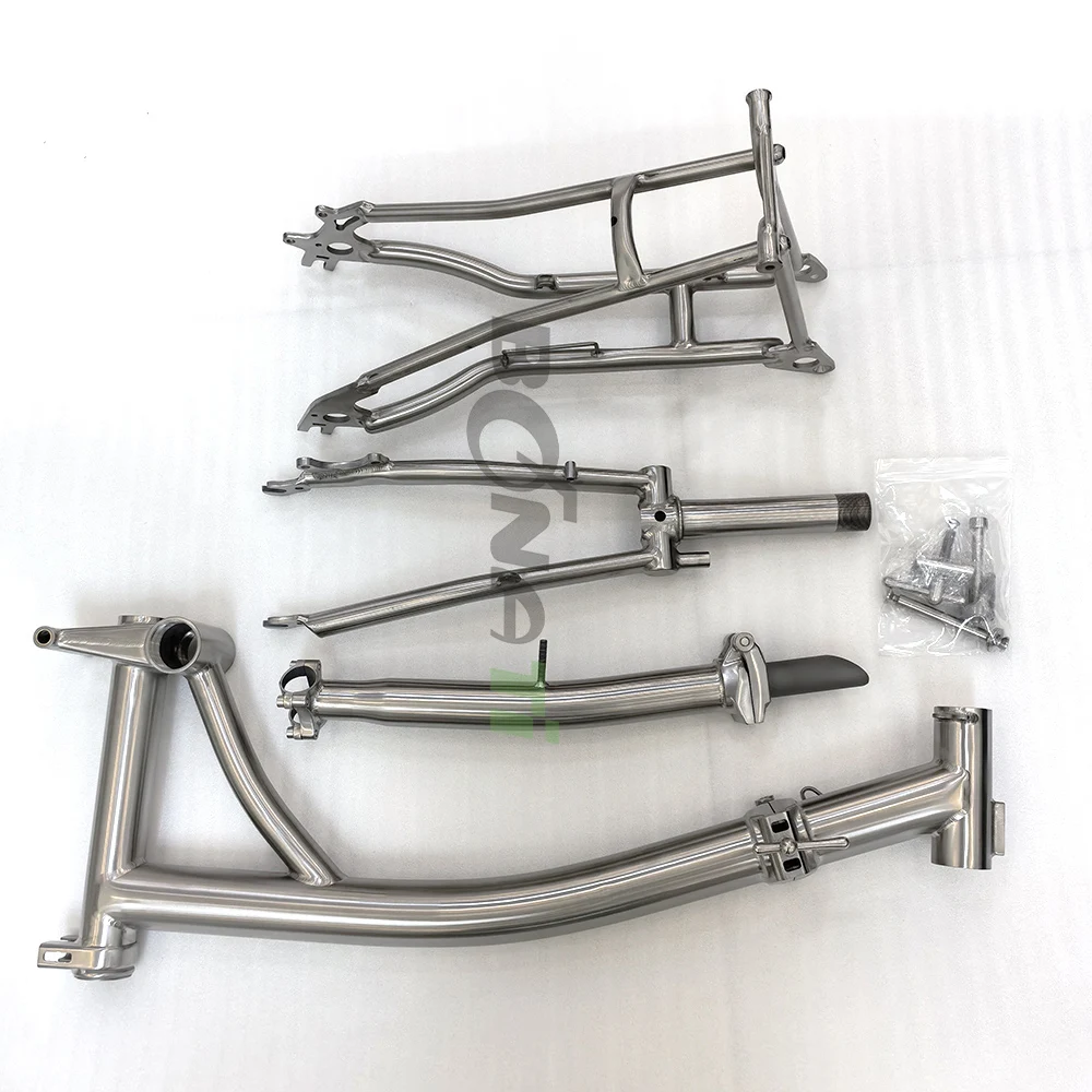 チタン製折りたたみ自転車フロントフォークとリアトライアングル