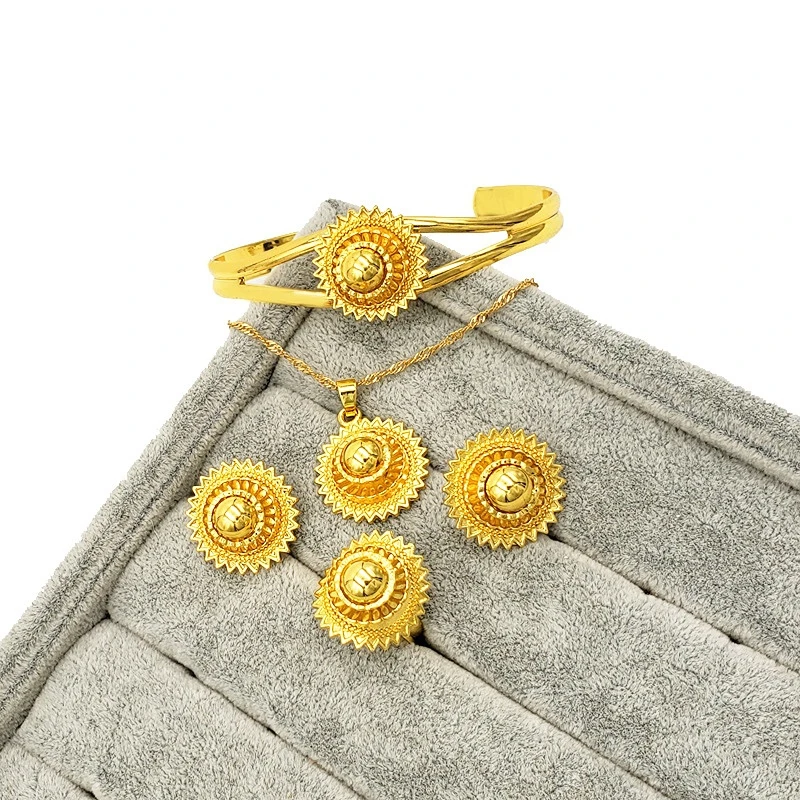 

2023 Women's Jewelry Set Brazil Gold Necklace Colorful Rhinestone Bracelet Earrings Cutout Design Gift Banquet Wedding Jewelry