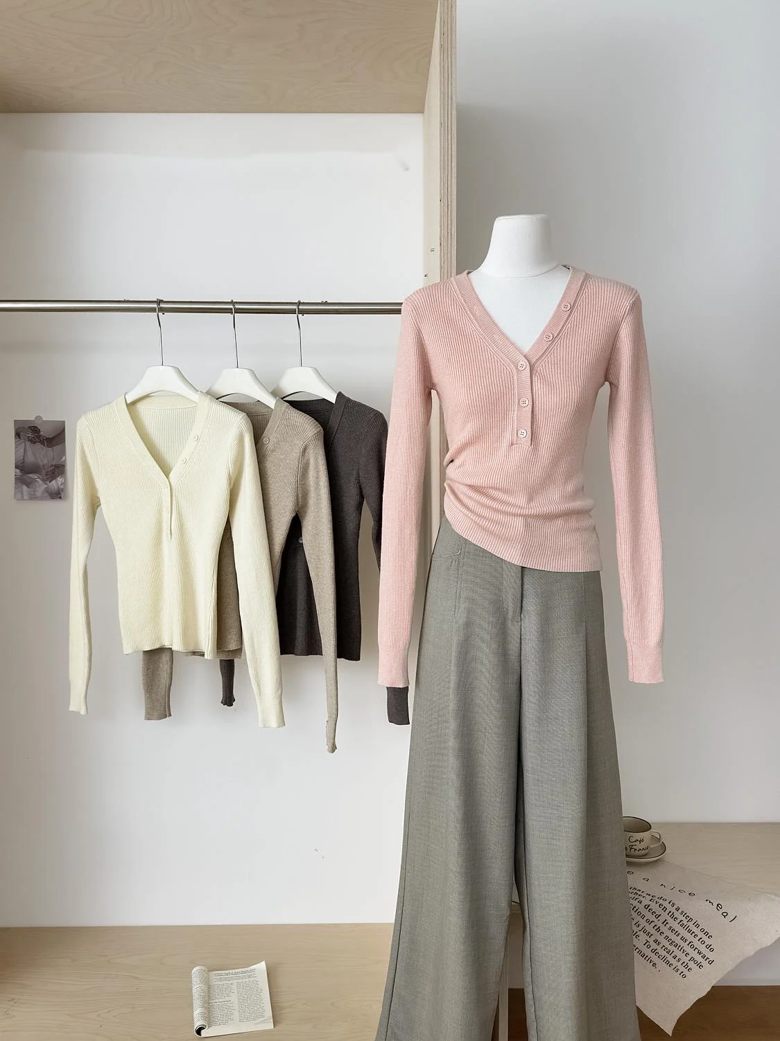 Clavicle Shirt Heart Machine Design V-neck Fit Elastic and Slim Button Knitted Top_voghion.com