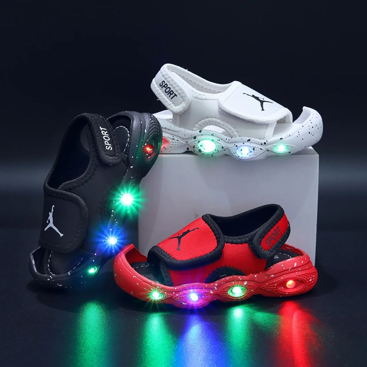 2024 Fashion New Brands LED Lighted Baby Casual Shoes Glowing Cute Infant Tennis Glowing Leisure Toddlers Girls Boys Sandals 2