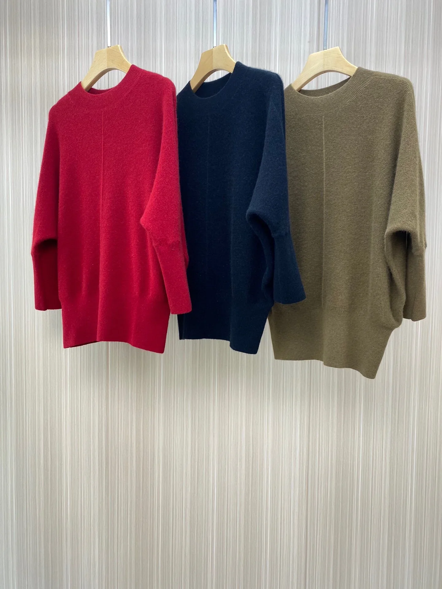 

B/C brand Women's 2024 Spring Solid Color Round Neck Cashmere Sweater Loose Off Shoulder Bat Sleeve Top Pullover Knitted Sweater