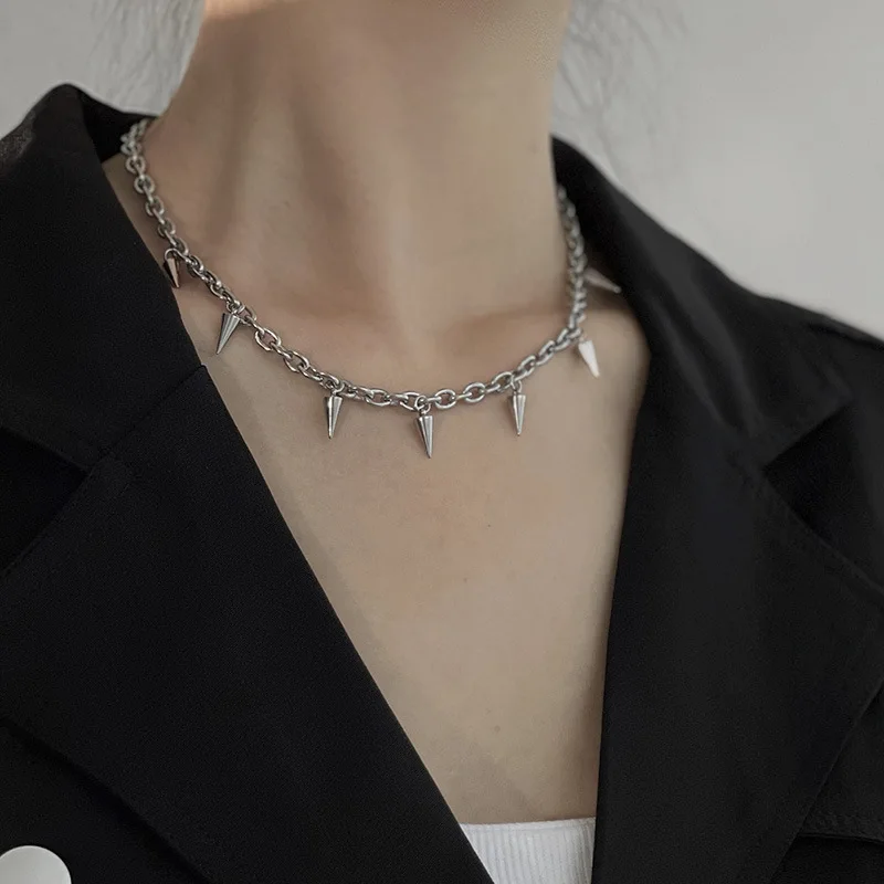 

Geometric rivet pattern titanium steel necklace