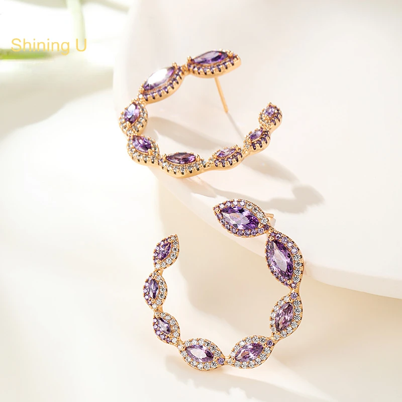 

Женские серьги-гвоздики в форме буквы с