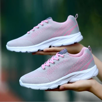 جديد أحذية رياضية النساء حذاء كاجوال موضة تنفس المشي شبكة حذاء مسطح النساء 2025 تنيس Feminino السيدات الدانتيل يصل أحذية رياضية