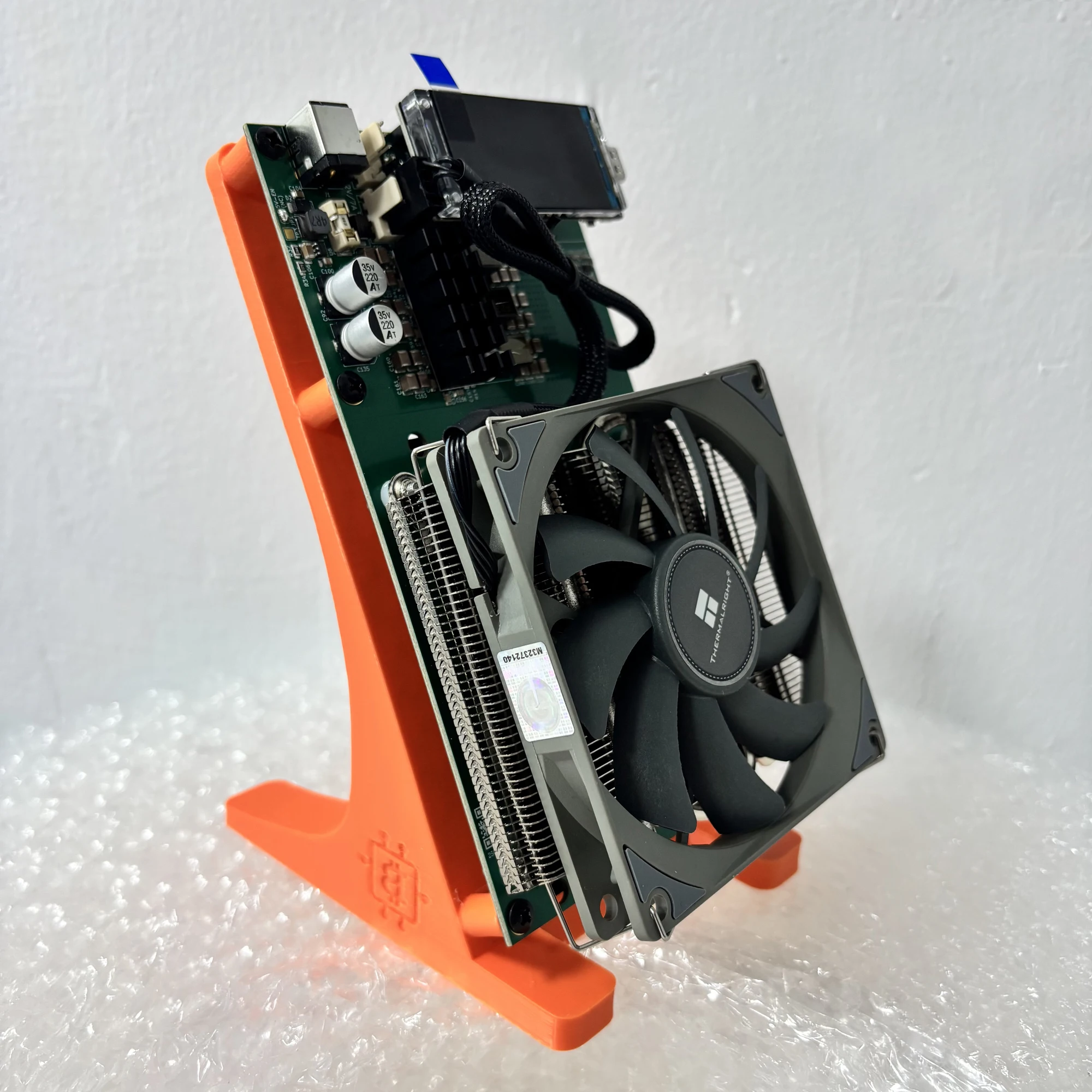 Bitaxe NerdQaxe++ 4.8TH/s ビットコインマイナー 4 個 BM1370