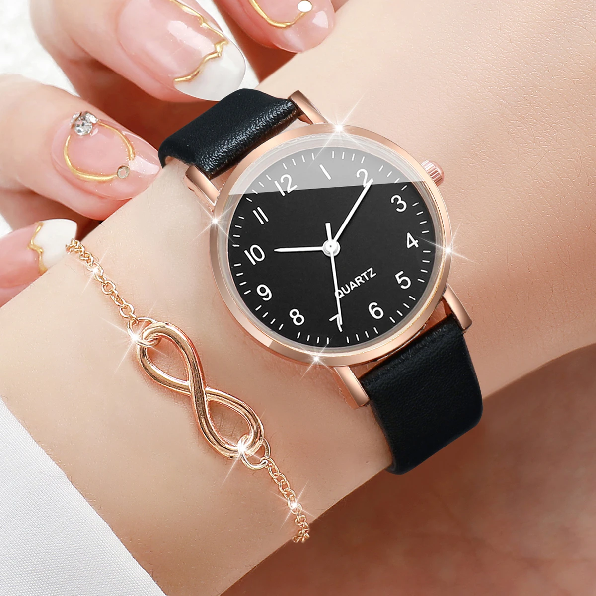 4Pcs/Unisex Set Fashion Leather Band Women Quartz Watch With Double Bracelet Set