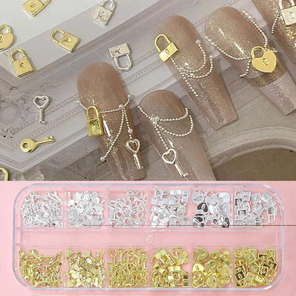 Kit com 12 peças de enfeites metálicos 3D para unhas, incluindo coroa, chave dourada e prateada, coração e laços. Tamanhos de 4 a 7 mm._voghion.com