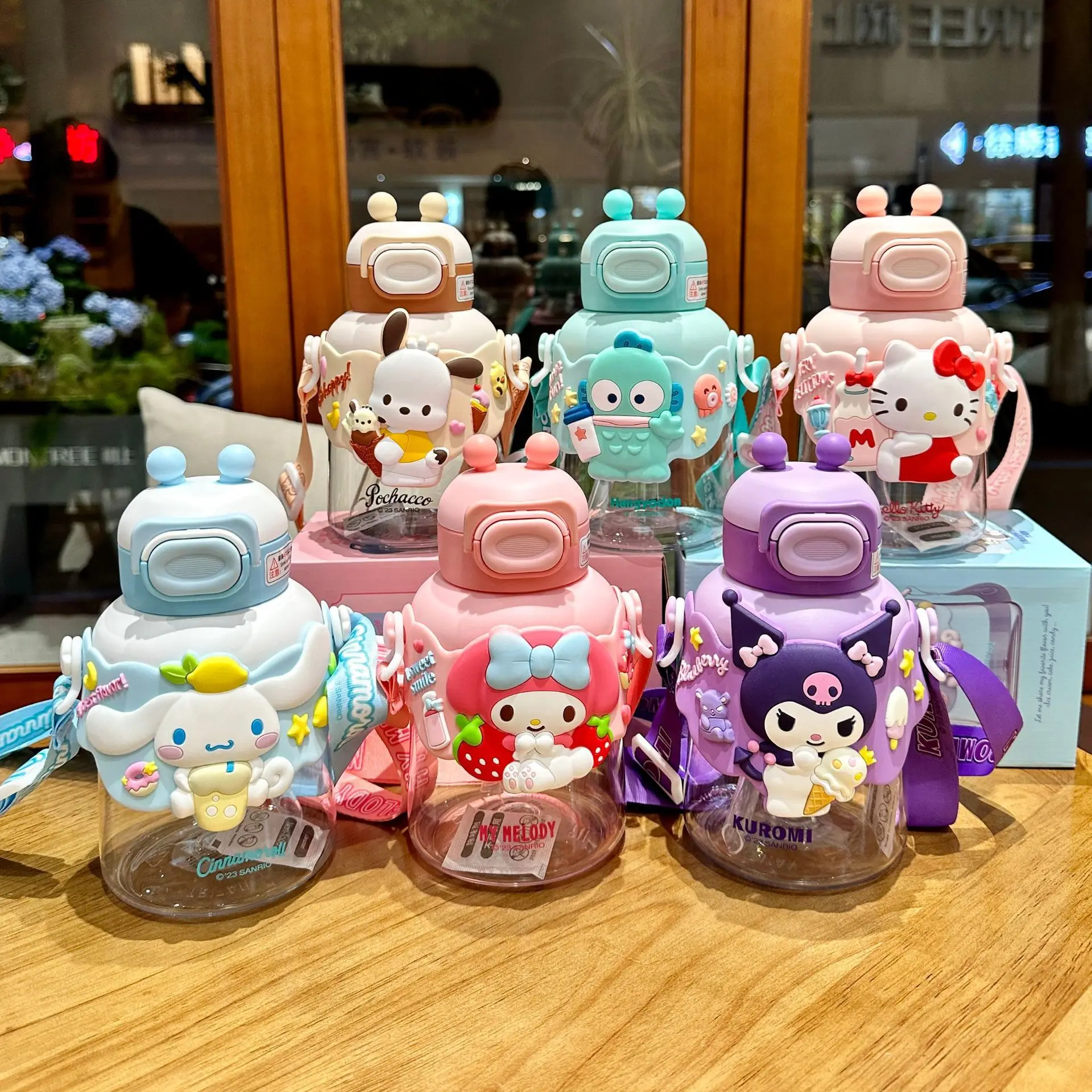 

Пластиковая чашка Sanrio Kuromi, пластиковая чашка с крышкой для девочек-студенток, соломенная чашка, детская портативная дорожная мультяшная пластиковая чашка, Подарочная чашка